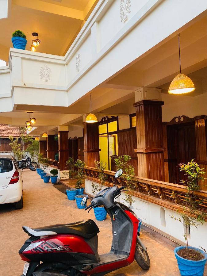 Hellovarkala Beach Resort Luaran gambar