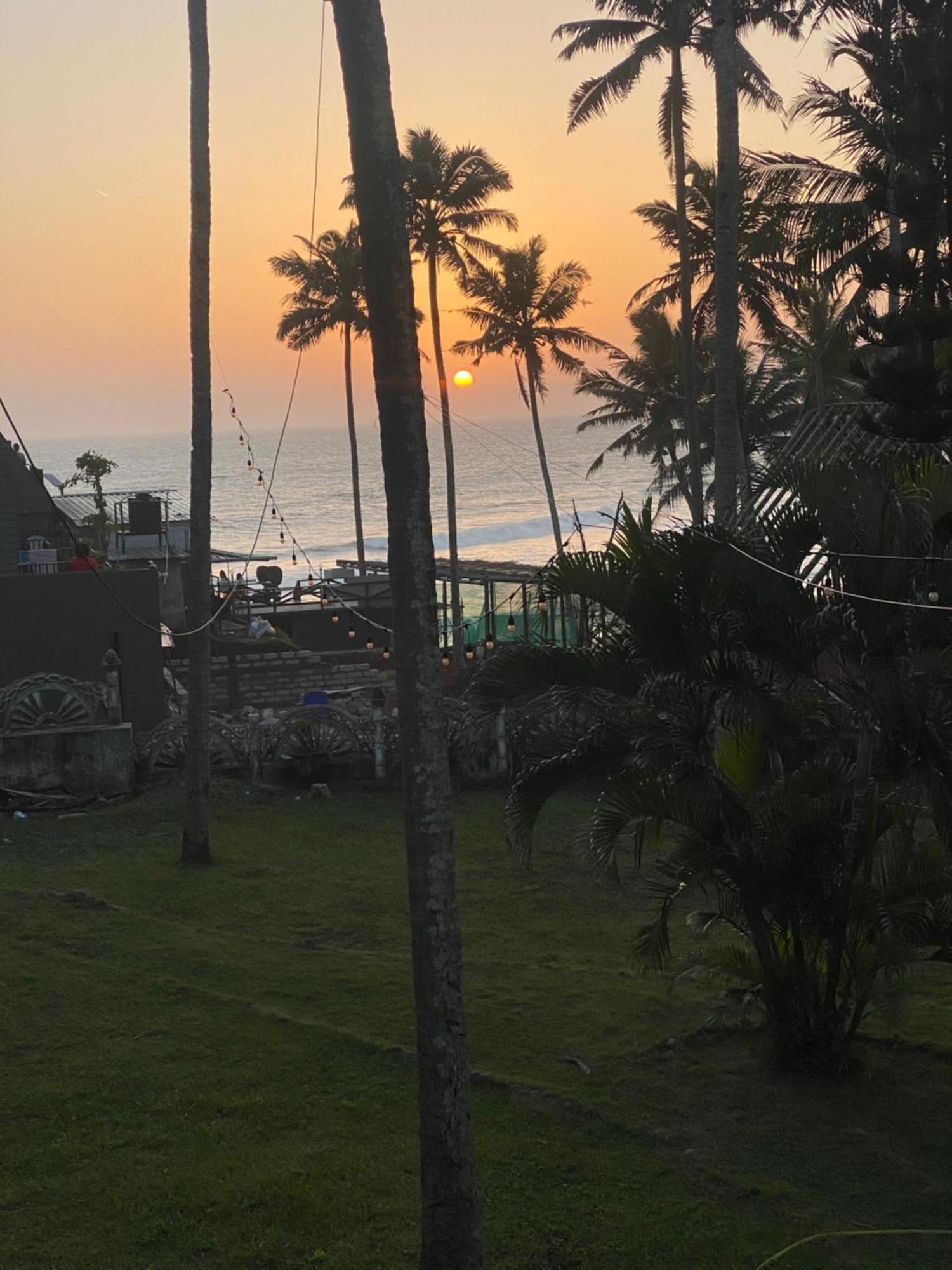 Hellovarkala Beach Resort Luaran gambar