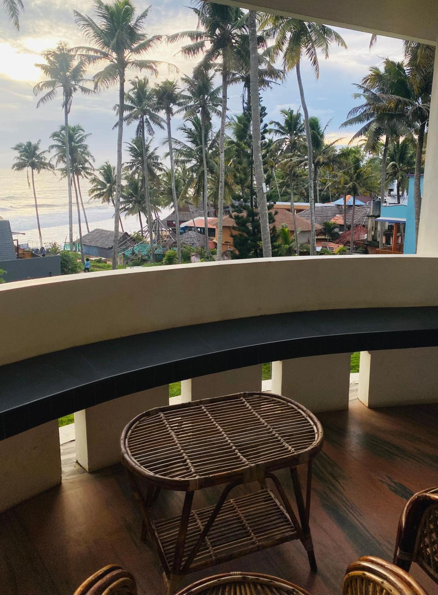 Hellovarkala Beach Resort Luaran gambar