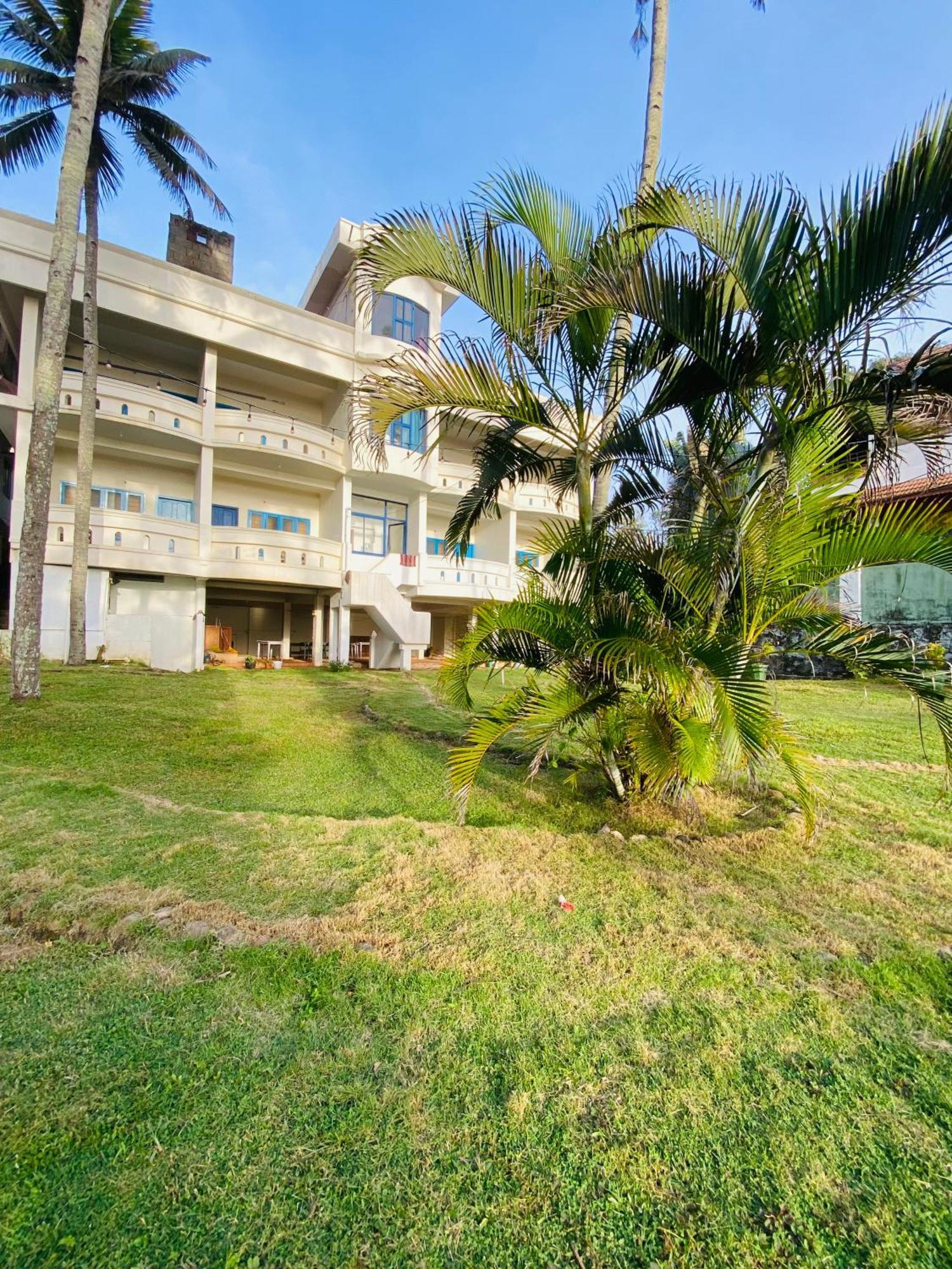 Hellovarkala Beach Resort Luaran gambar